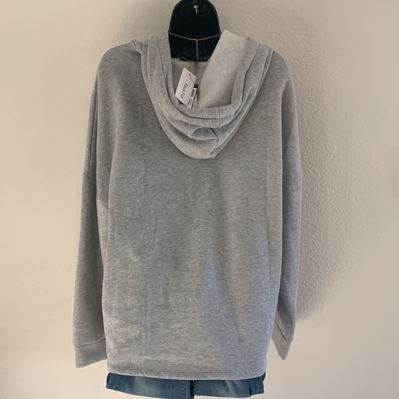 Catherine Malandrino Grey COZY Hooded Sweatshirt with Pom Poms size M NEW! - Picture 9 of 9